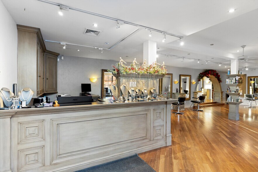 More Photos Of 6610 Lower York Rd, New Hope Freestanding For Sale