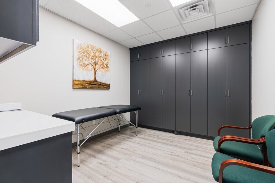 More Photos Of 255 Ed English Dr, Shenandoah Medical For Sale