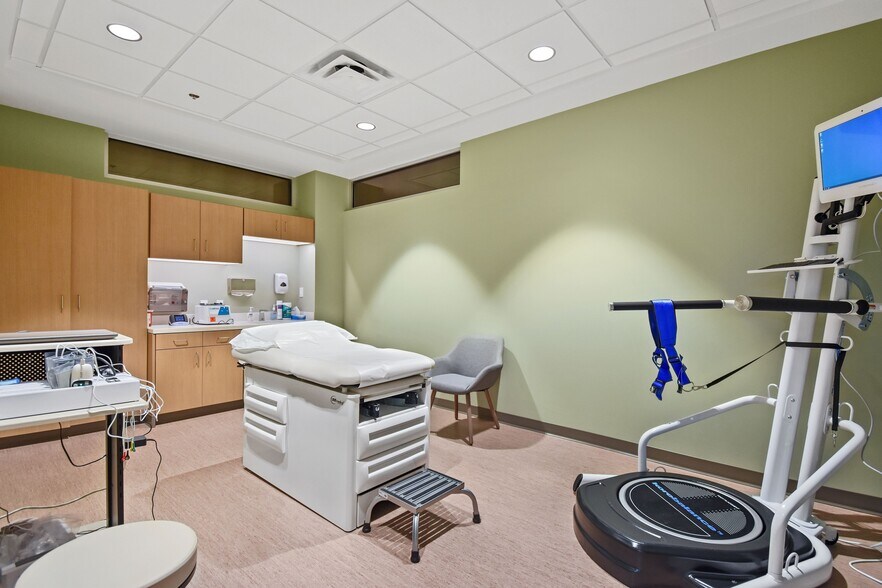 More Photos Of 5901 W Waco Dr, Waco Medical For Sale