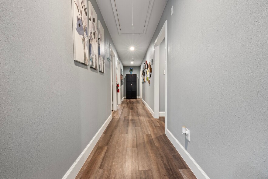 More Photos Of 20103 Aldine Westfield Rd, Humble Office For Sale