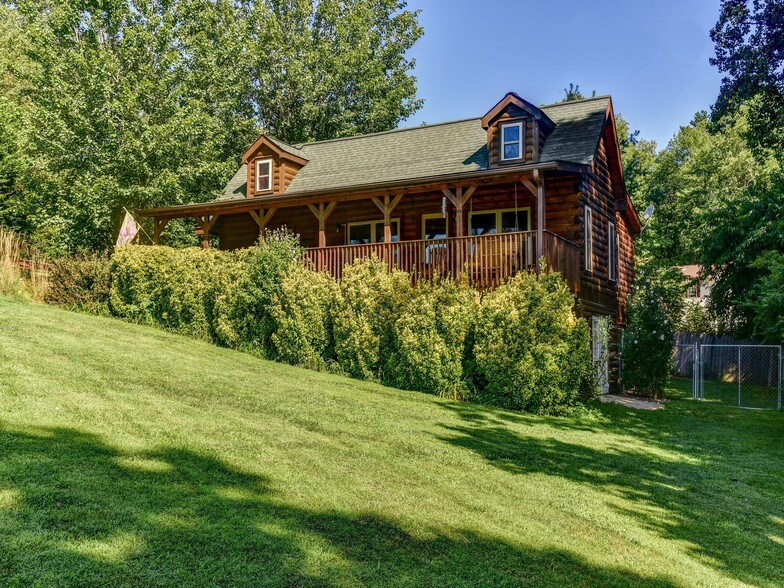 More Photos Of 242 Barkwells Ln, Mills River Hotel For Sale