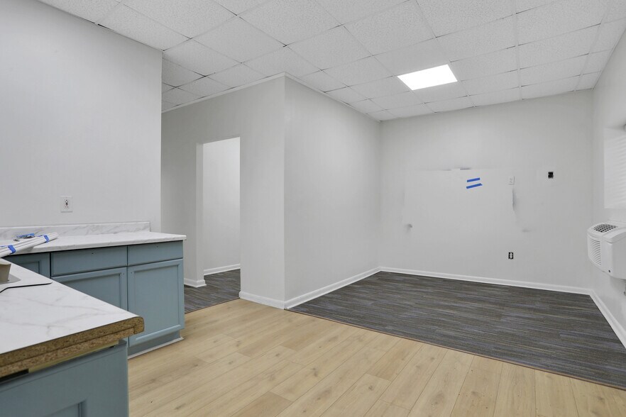 More Photos Of 3787 Old Middleburg Rd, Jacksonville Office For Sale