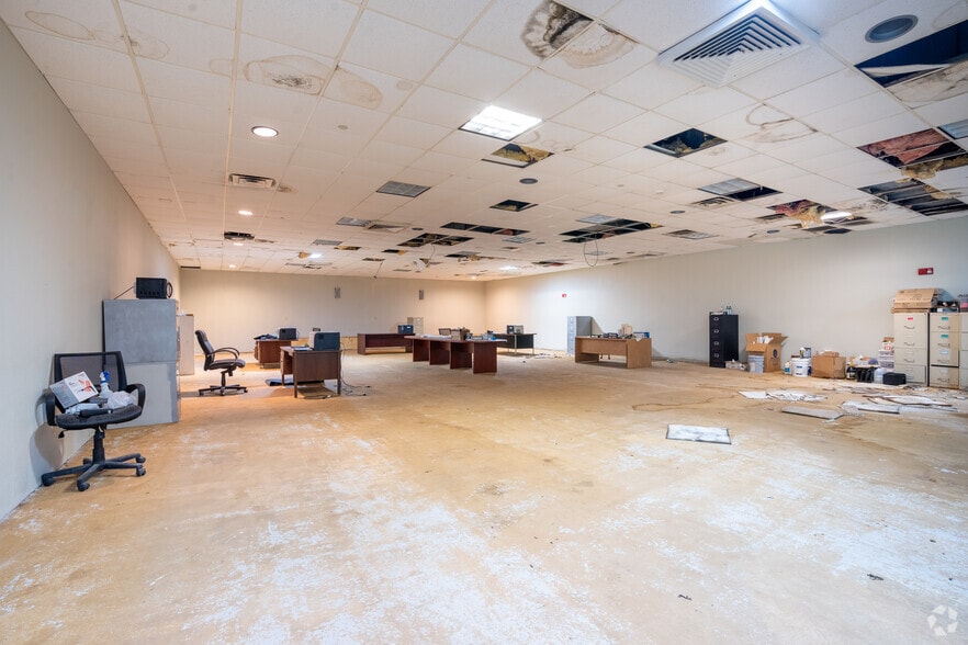 More Photos Of 1801 W Pinhook Rd, Lafayette Hotel For Sale
