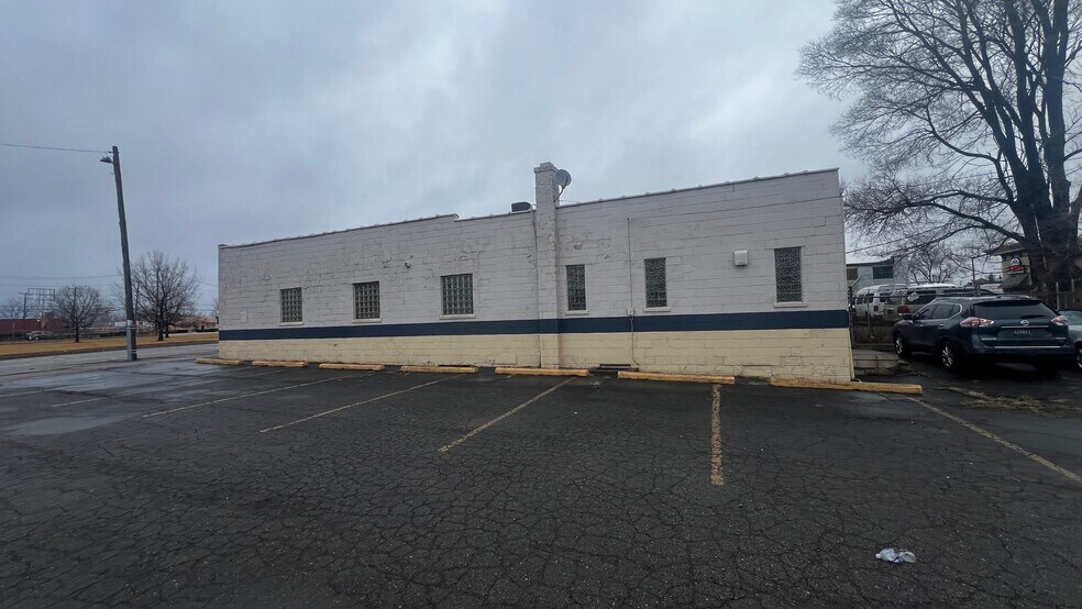 More Photos Of 10531 Wren St, Dearborn Bar For Sale