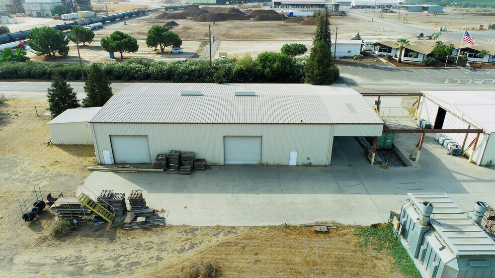 More Photos Of 43016 Road 68, Reedley Warehouse For Lease