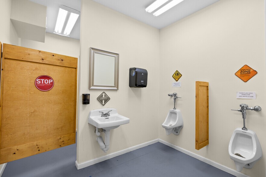 More Photos Of 69 Jessamine Ave, Georgetown Flex For Lease