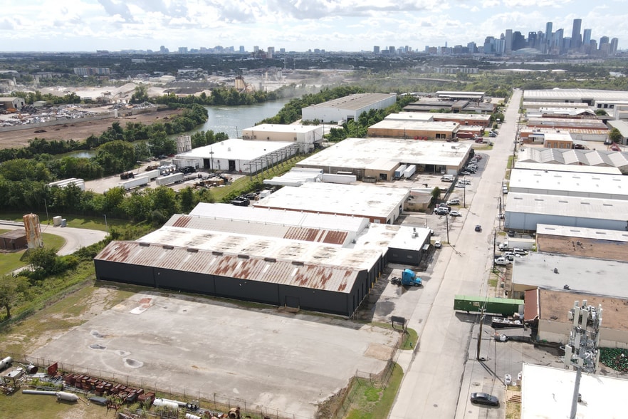 More Photos Of 5702 Armour Dr, Houston Warehouse For Sale