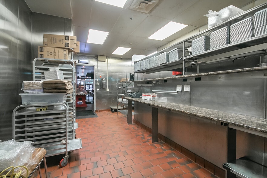 More Photos Of 1111-1113 Walnut St, Philadelphia Storefront For Sale