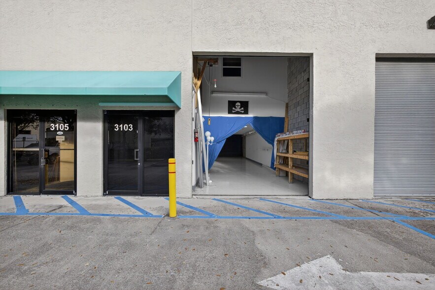 More Photos Of 3097-3117 SE Gran Park Way, Stuart Light Manufacturing For Sale