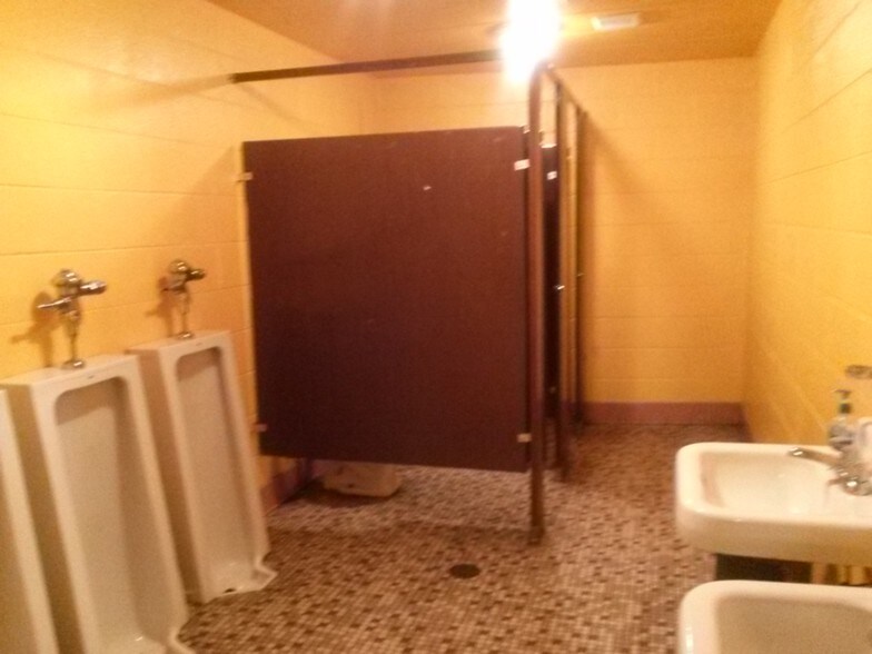 More Photos Of 5186 E Davison St, Detroit Lodge Meeting Hall For Sale
