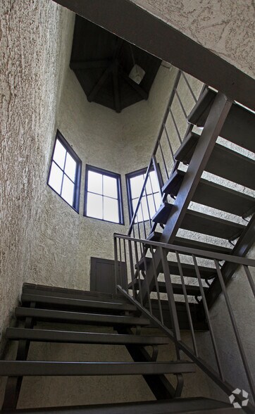 More Photos Of 2309 Pacific Coast Hwy, Hermosa Beach Office For Lease