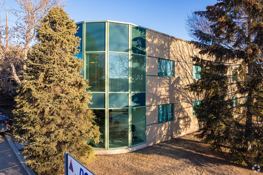 More Photos Of 6325-6335 10th St SE, Calgary Office For Lease