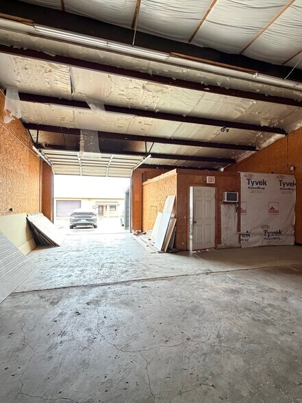 More Photos Of 1650 FM 66, Waxahachie Flex For Lease