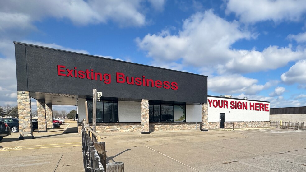 More Photos Of 130 New Towne Square Dr, Toledo Freestanding For Lease