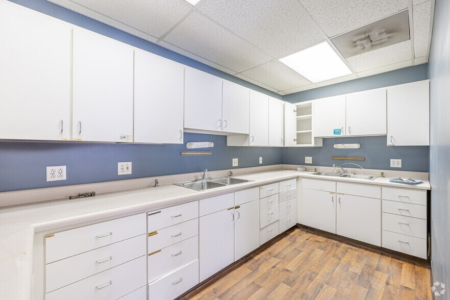 More Photos Of 5300 W Main St, Belleville Medical For Sale