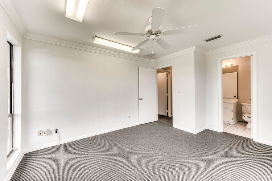 More Photos Of 1149 Periwinkle Way, Sanibel Office For Sale