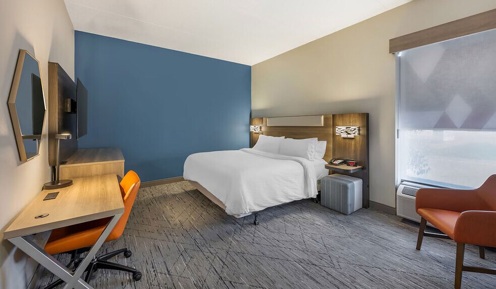 More Photos Of 13330 Cicero Ave, Crestwood Hotel For Sale