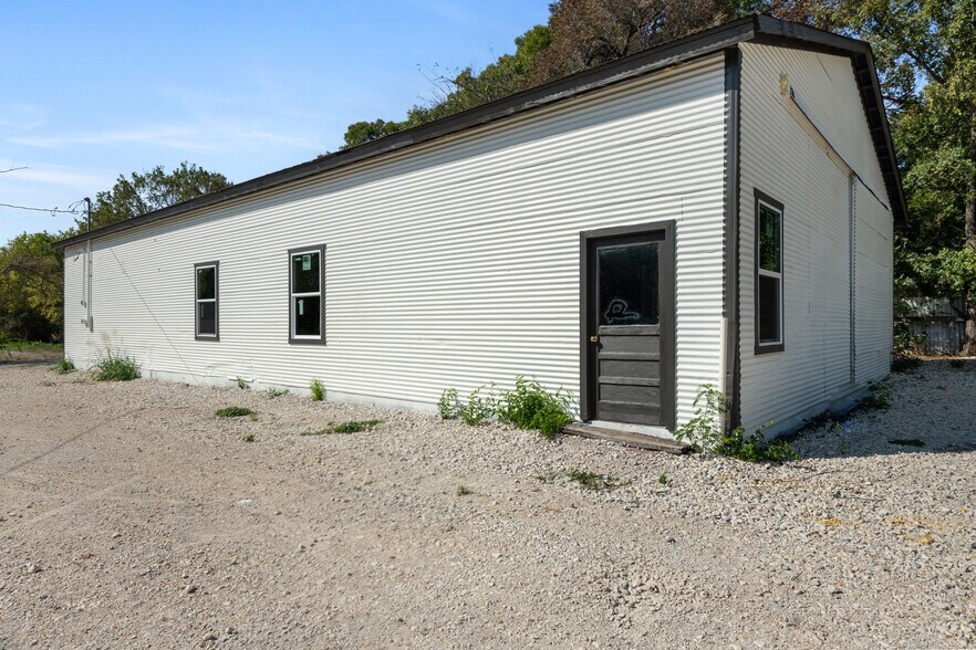 More Photos Of 816 E Main St, Whitesboro Warehouse For Lease