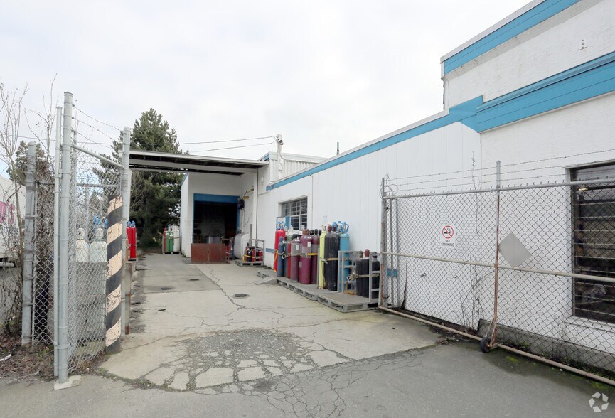 More Photos Of 510 Gorge Rd E, Victoria Service For Sale