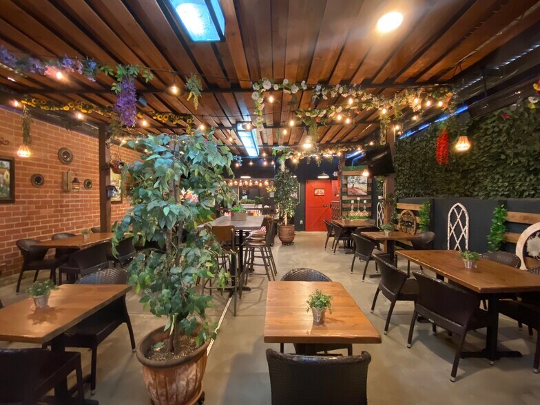 More Photos Of 429 W Arbor Vitae St, Inglewood Restaurant For Lease