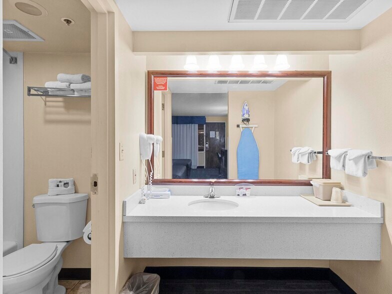 More Photos Of 850 S Bluff St, St George Hotel For Sale