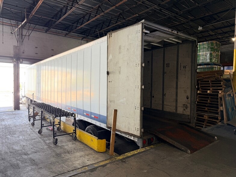 More Photos Of 50 NE 179th St, Miami Manufacturing For Lease