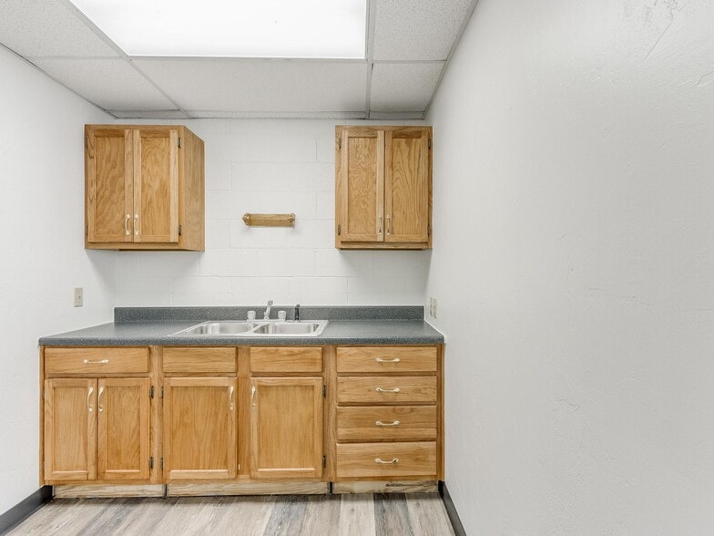More Photos Of 120 Thompson Dr, Norman Storefront For Lease