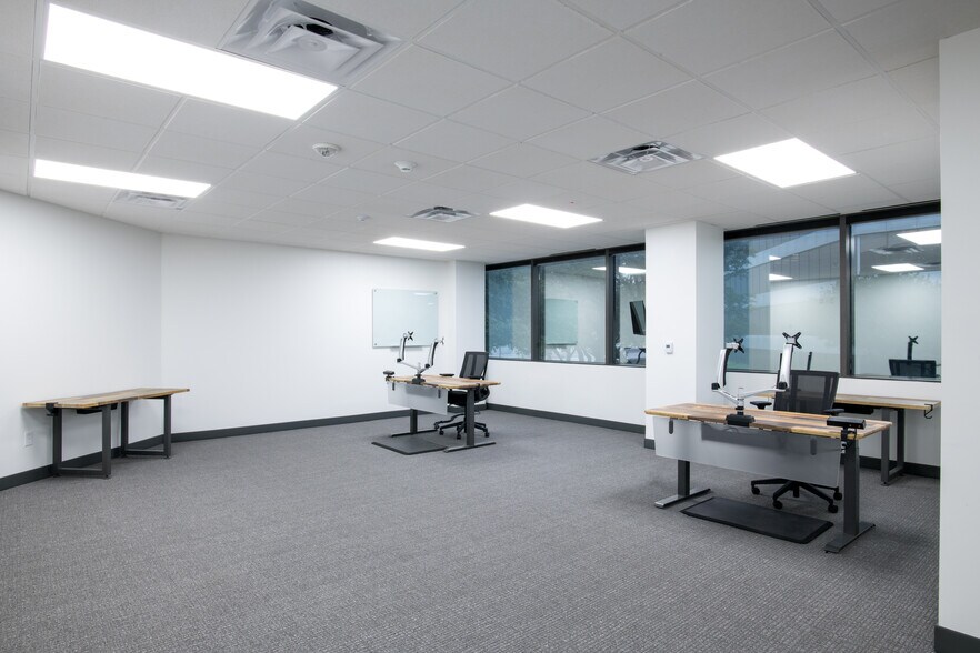 More Photos Of 5728 Lyndon B Johnson Fwy, Dallas Office For Lease