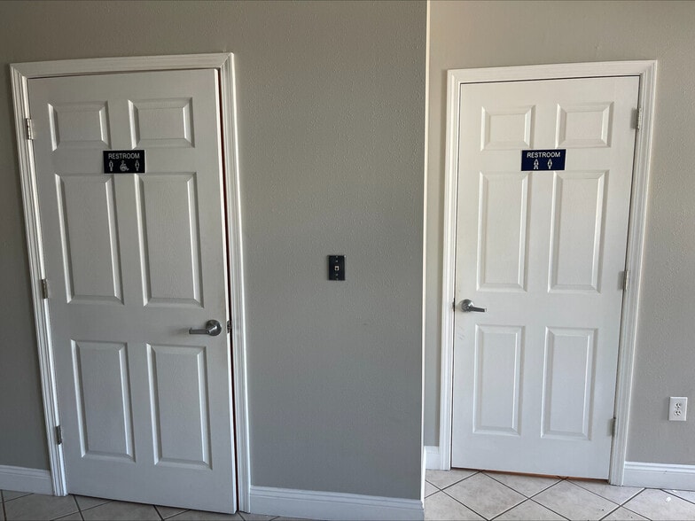 More Photos Of 913 Gulf Breeze Pky, Gulf Breeze Storefront Retail Office For Sale