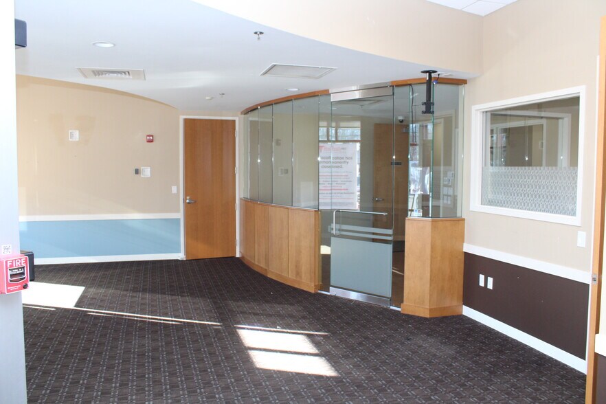 More Photos Of 340 E Main St, Milford Restaurant For Lease