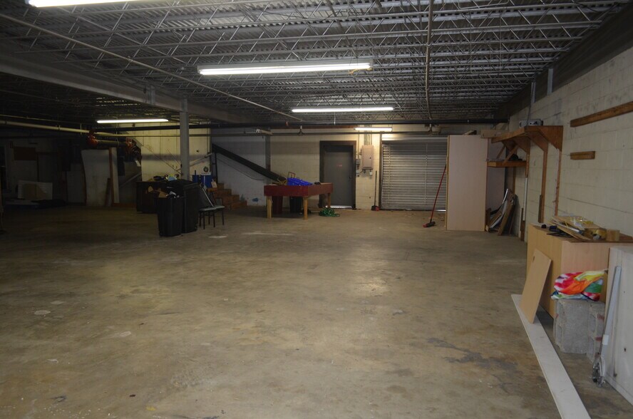 More Photos Of 316-326 Eureka Ave, Berryville Supermarket For Lease