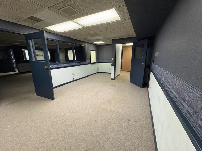 More Photos Of 128 S Main St, Lawrenceburg Freestanding For Sale