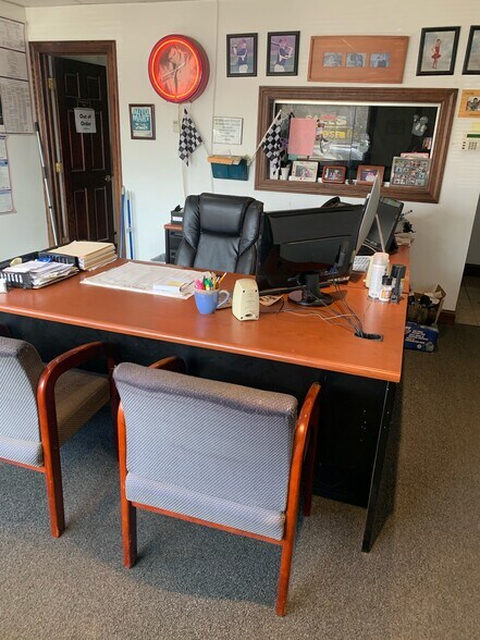 More Photos Of 438-440 Main St, East Hartford Auto Repair For Sale