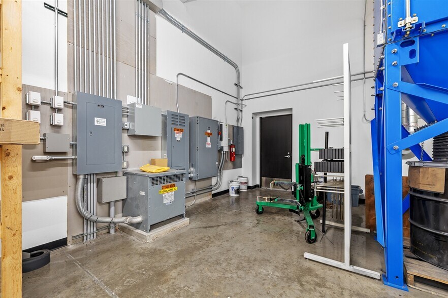 More Photos Of 7051 Highway 2 and 52 W, Minot Warehouse For Sale