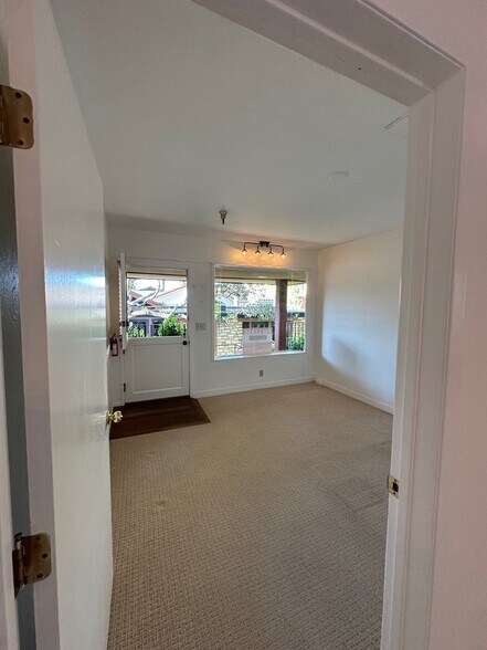 More Photos Of San Carlos St, Carmel Storefront For Lease