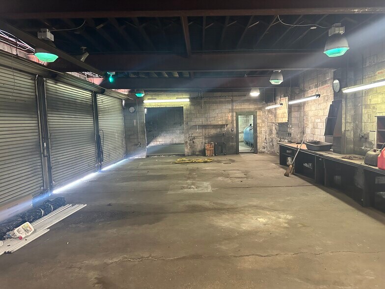 More Photos Of 2735 Rosselle St, Jacksonville Auto Repair For Lease