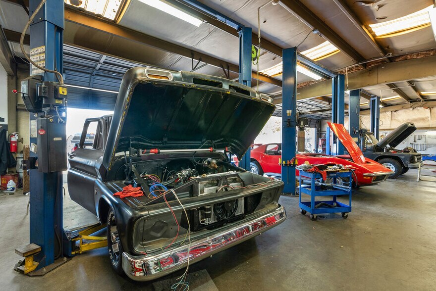 More Photos Of 1034 NE Main St, Simpsonville Auto Repair For Sale