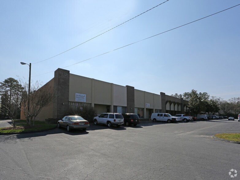 More Photos Of 2080 Peachtree Industrial Ct, Atlanta Warehouse For Lease