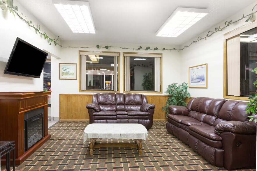 More Photos Of 851 Paxton Elsie Rd, Paxton Hotel For Sale