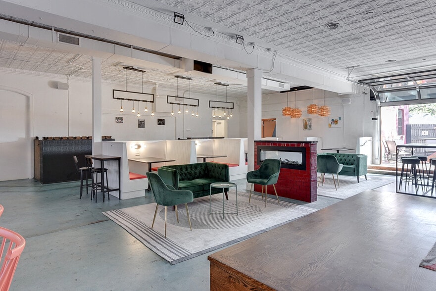 More Photos Of 1915 19th & Leavenworth Building, Omaha Restaurant For Lease