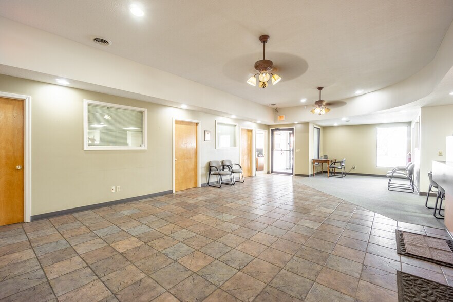 More Photos Of 2306 S Memorial Dr, New Castle General Retail For Lease