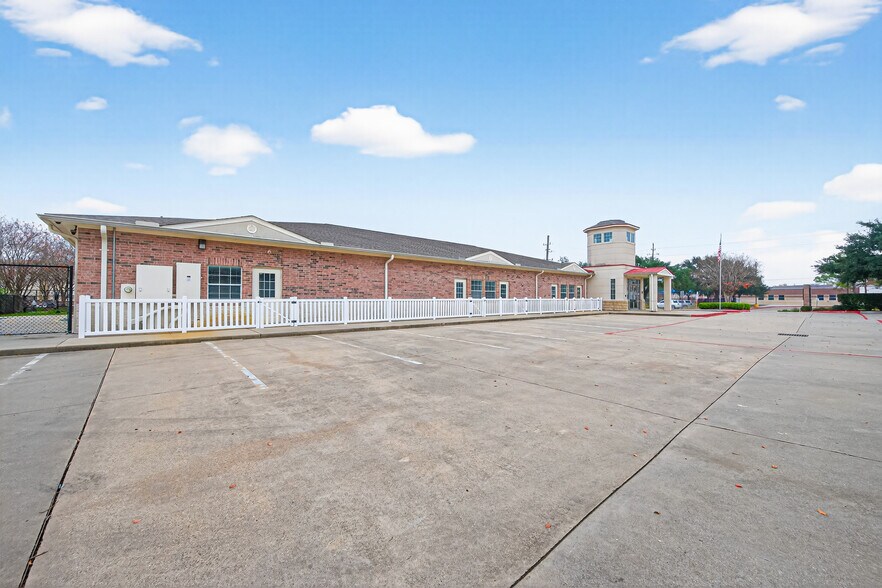 More Photos Of 8525 Queenston Blvd, Houston Freestanding For Sale