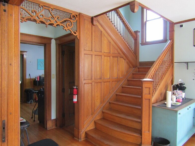 More Photos Of 30 Taylor St, Troy Freestanding For Sale