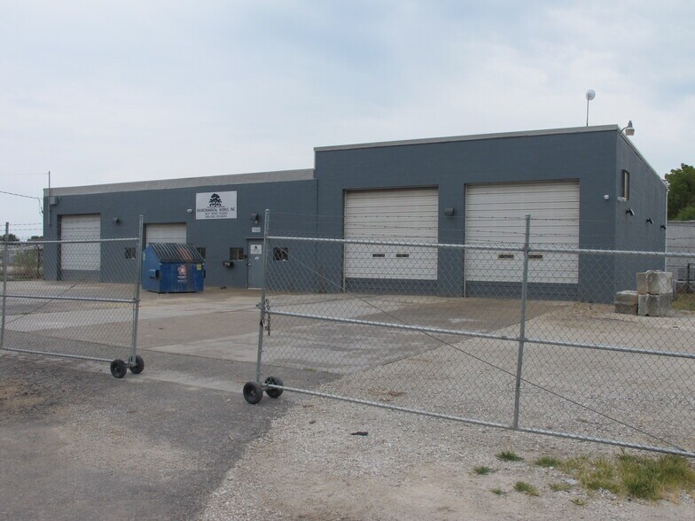 More Photos Of 1530 E Atlantic St, Springfield Service For Sale