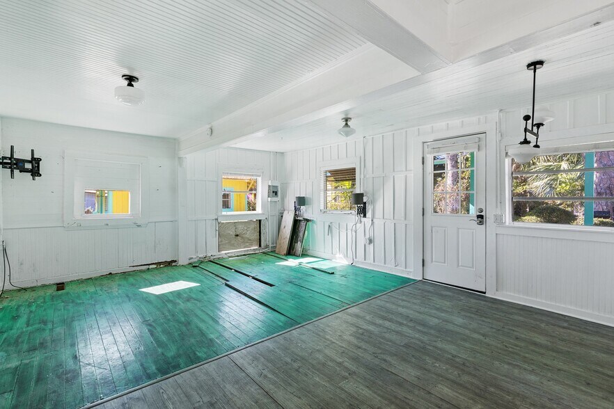 More Photos Of 12685 FL-24, Cedar Key Hotel For Sale