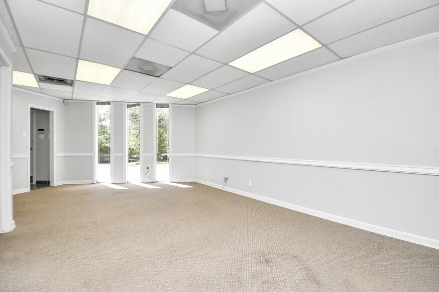 More Photos Of 703 Everett St, Conroe Office Residential For Sale