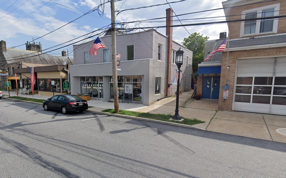 More Photos Of 18 W Winona Ave, Norwood Light Distribution For Sale
