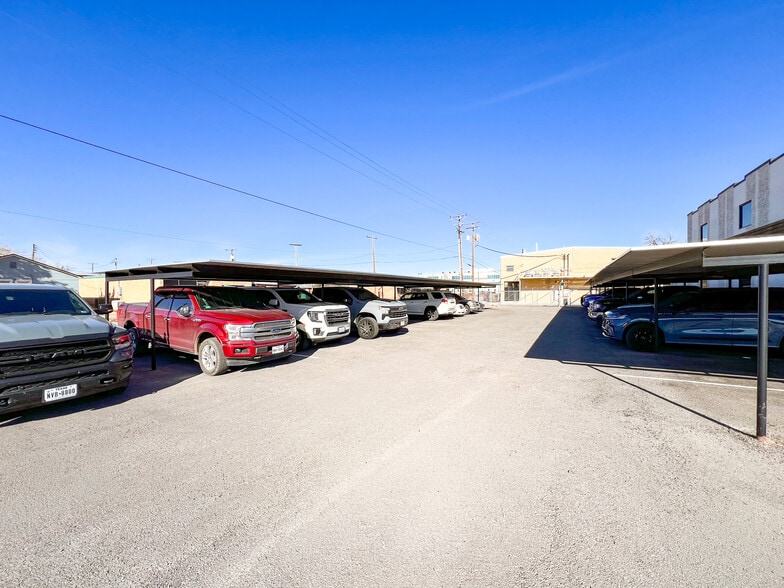 More Photos Of 808 W Indiana Ave, Midland Office For Sale