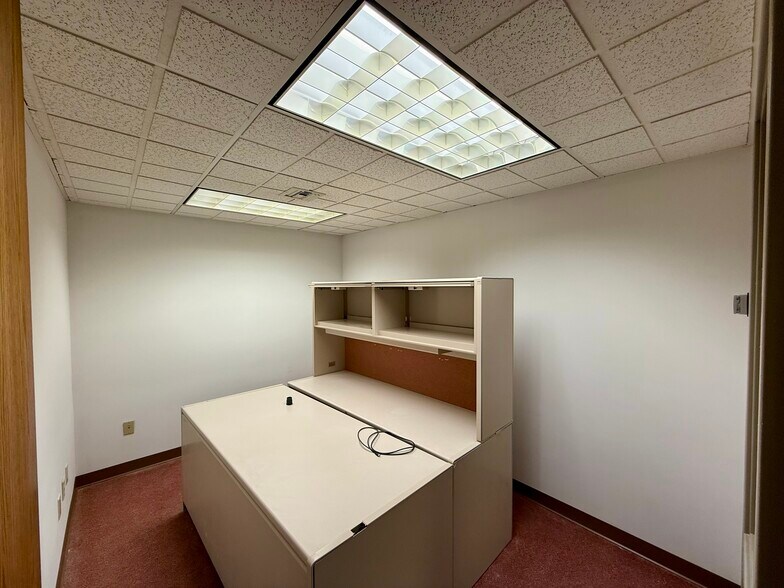 More Photos Of 321 S Blanchard St, Findlay Office For Sale