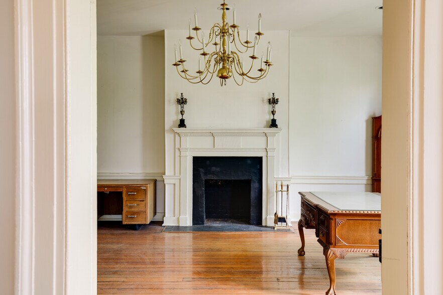 More Photos Of 100 E Main St, Richmond Office For Sale
